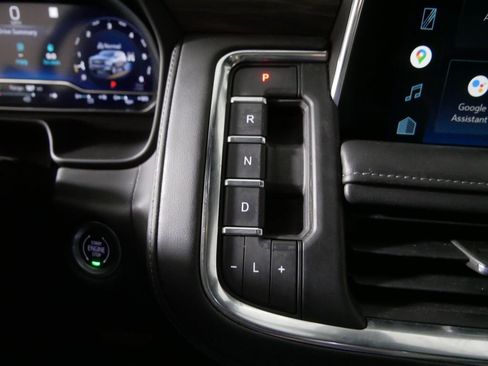 Used 2022 Chevrolet Tahoe Z71 w/ Luxury Package AWD/4WD image 27