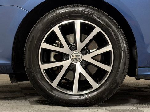 Used 2017 Volkswagen Jetta SE image 12