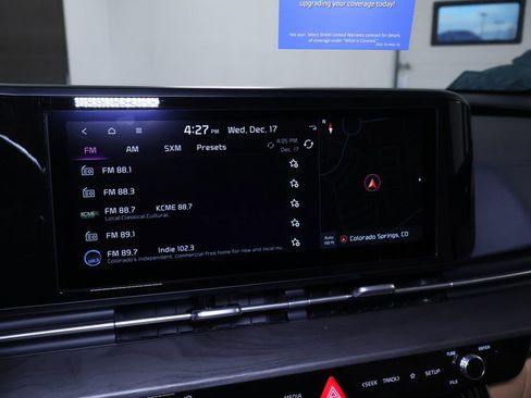 Used 2024 Kia Carnival EX image 28