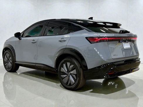 Used 2023 Nissan Ariya AWD image 11