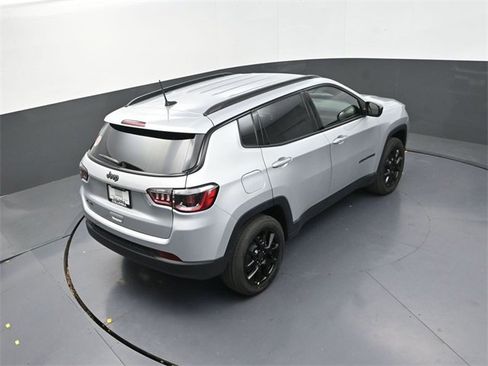 New 2026 Jeep Compass Latitude image 15