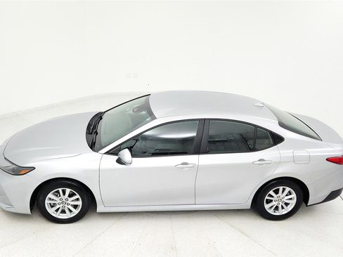 Used 2025 Toyota Camry LE image 33