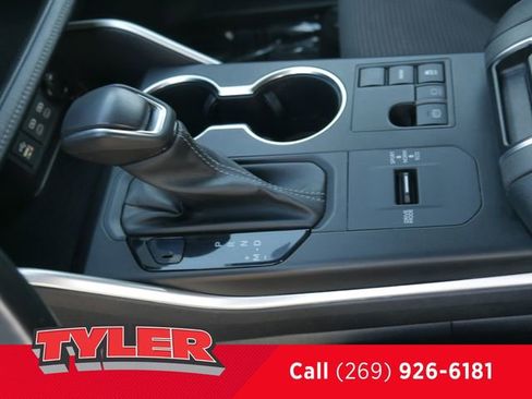 Used 2023 Toyota Highlander LE FWD image 38