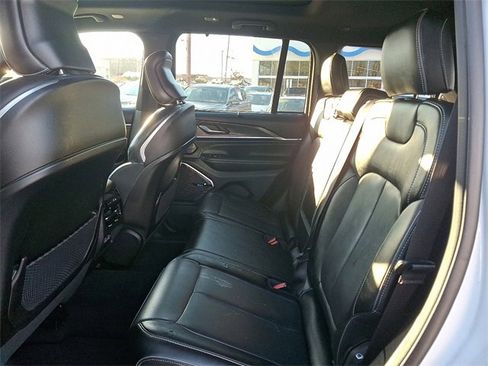 Used 2022 Jeep Grand Cherokee Overland w/ Luxury Tech Group IV image 10