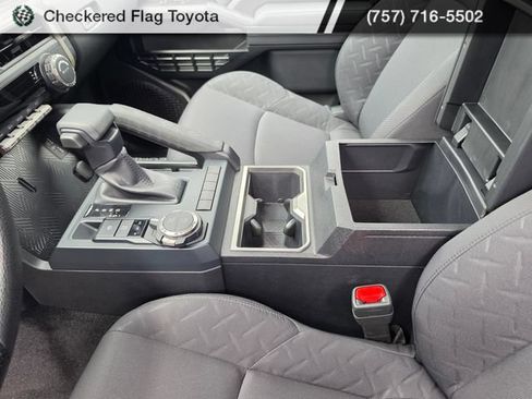 Used 2025 Toyota Tacoma SR5 AWD/4WD image 25