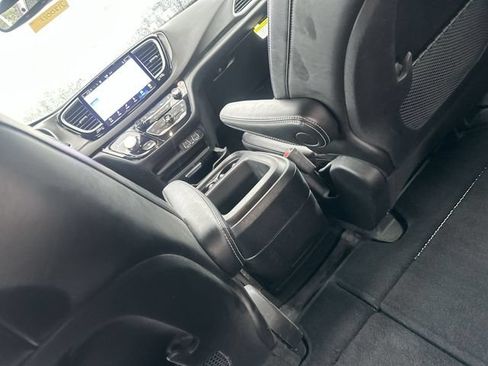Used 2025 Chrysler Pacifica Select FWD image 22