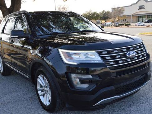 Used 2016 Ford Explorer XLT w/ Equipment Group 202A image 2