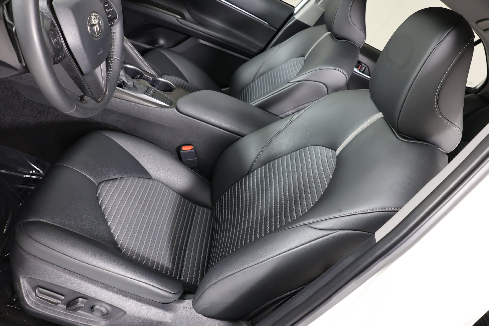 Used 2023 Toyota Camry SE FWD image 8