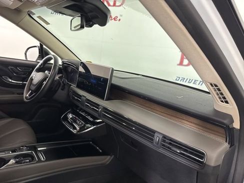 Used 2023 Lincoln Corsair Reserve image 17
