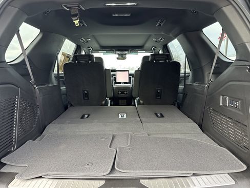 Used 2025 GMC Yukon AT4 w/ AT4 Premium Package image 35