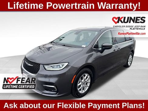 Used 2023 Chrysler Pacifica Touring-L image 5