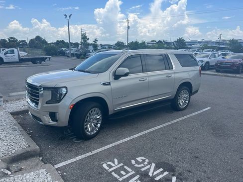 Certified 2024 GMC Yukon XL SLT w/ SLT Luxury Package RWD image 2