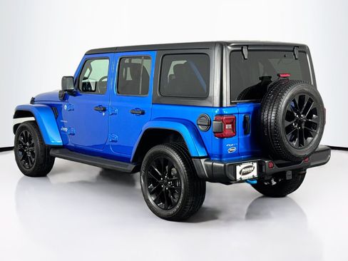 Used 2023 Jeep Wrangler Unlimited Sahara w/ Dual Top Group AWD/4WD image 13