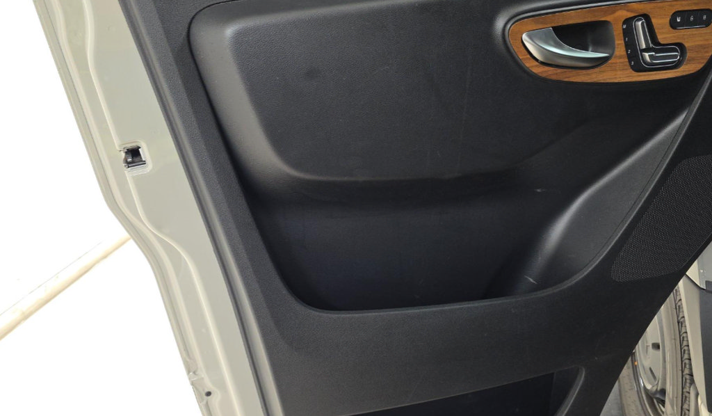 Used 2025 Mercedes-Benz Sprinter 2500 image 9