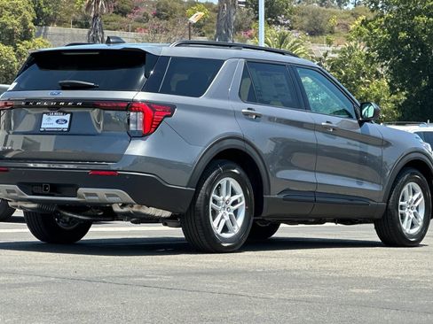 New 2026 Ford Explorer Active w/ Active Comfort Package RWD image 3