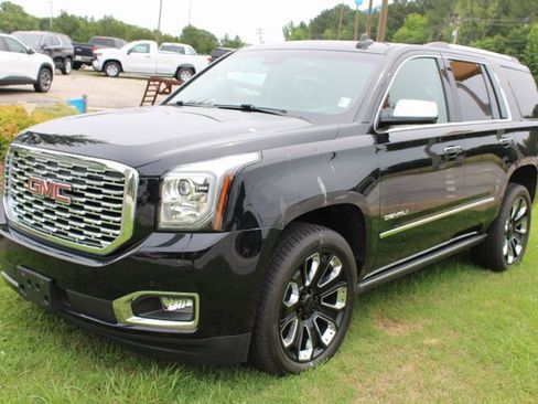Used 2019 GMC Yukon Denali w/ Denali Ultimate Package image 3