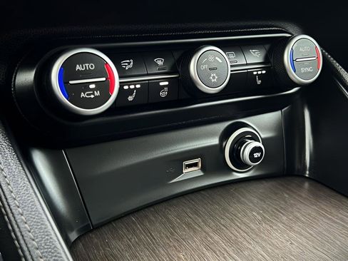 Used 2018 Alfa Romeo Stelvio Ti image 57