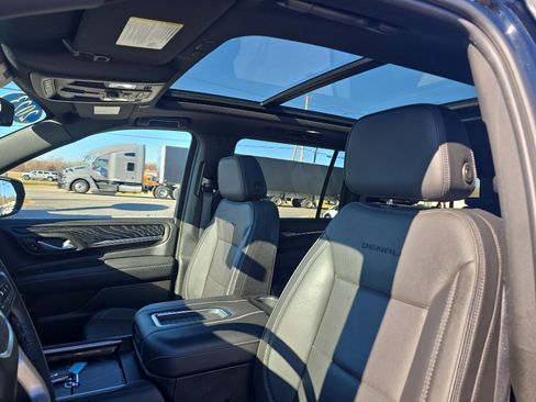 Used 2023 GMC Yukon XL Denali image 12