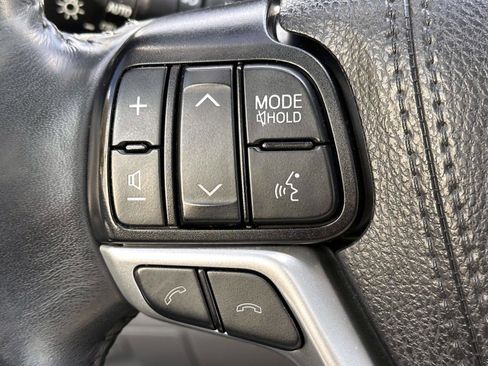 Used 2019 Toyota Highlander XLE image 24