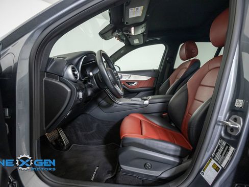 Used 2021 Mercedes-Benz GLC 300 4MATIC image 11
