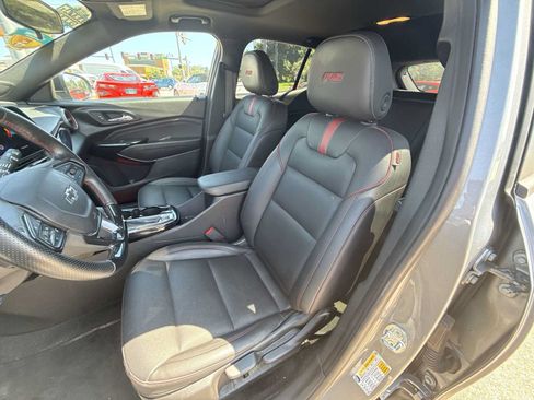Used 2024 Chevrolet Trax RS w/ Sunroof Package FWD image 19