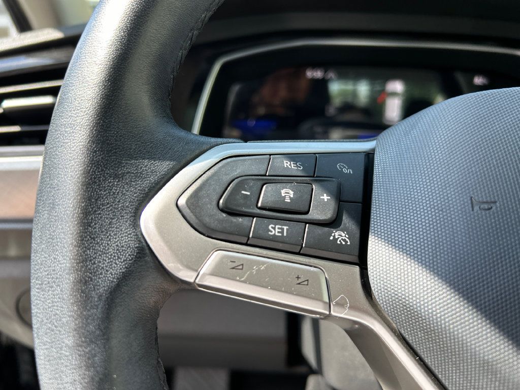 Used 2023 Volkswagen Jetta SE w/ Panoramic Sunroof Package FWD image 13