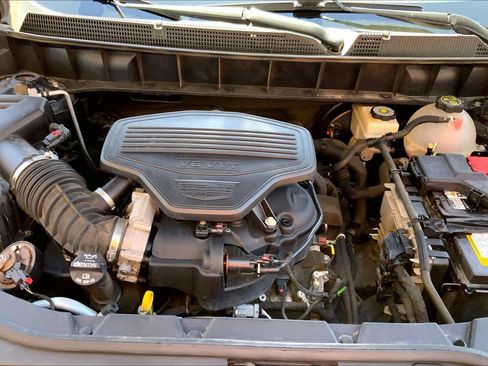 Used 2018 Cadillac XT5 Luxury w/ Driver Awareness Package image 30