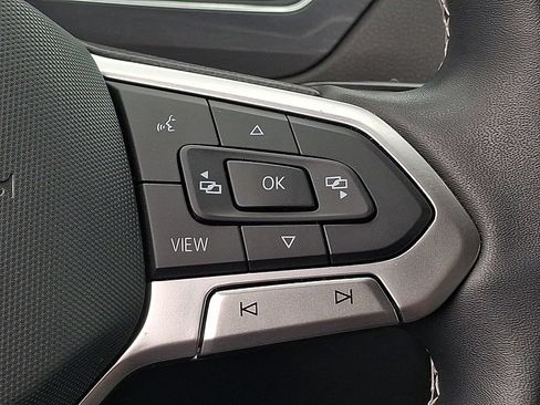 Used 2022 Volkswagen Tiguan SE AWD/4WD image 16
