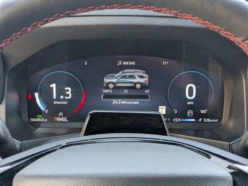 Used 2025 Ford Explorer ST-Line image 3