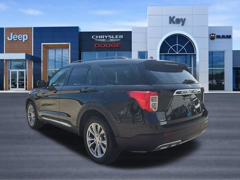 Used 2022 Ford Explorer XLT w/ Equipment Group 202A AWD/4WD image 4
