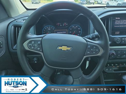Used 2022 Chevrolet Colorado Z71 w/ Safety Package AWD/4WD image 12