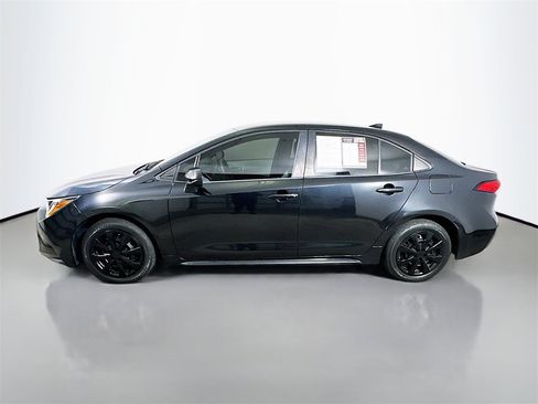 Used 2021 Toyota Corolla LE image 5