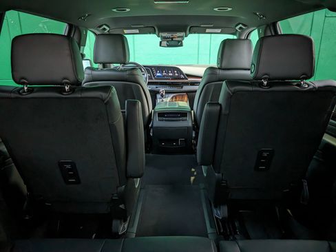 Used 2021 Cadillac Escalade ESV Luxury AWD/4WD image 16