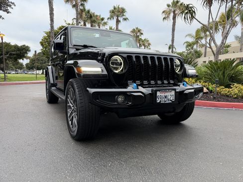 Used 2022 Jeep Wrangler Unlimited Sahara AWD/4WD image 9