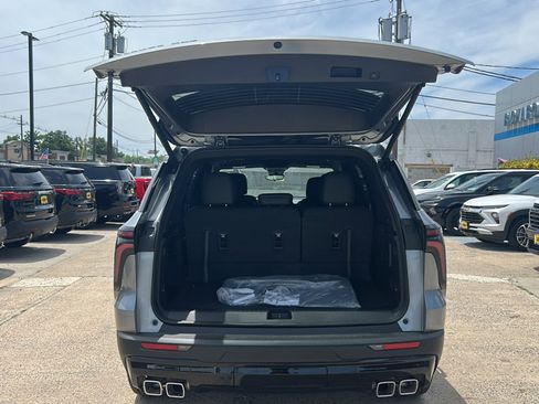 New 2026 Chevrolet Traverse LT w/ Midnight/Sport Edition AWD/4WD image 11