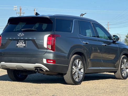 Used 2022 Hyundai Palisade SEL w/ Premium Package AWD/4WD image 4