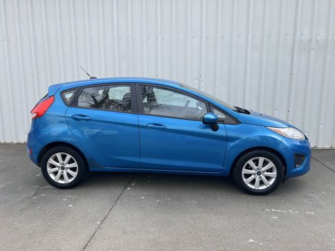 Used 2012 Ford Fiesta SE FWD image 2