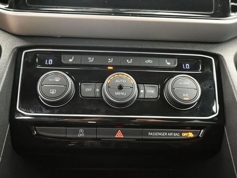 Used 2022 Volkswagen Atlas Cross Sport SE w/ Black Wheel Package AWD/4WD image 18