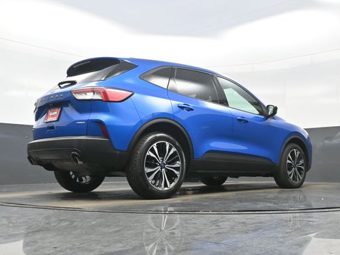 Used 2021 Ford Escape SE w/ SE Sport Appearance Package image 30