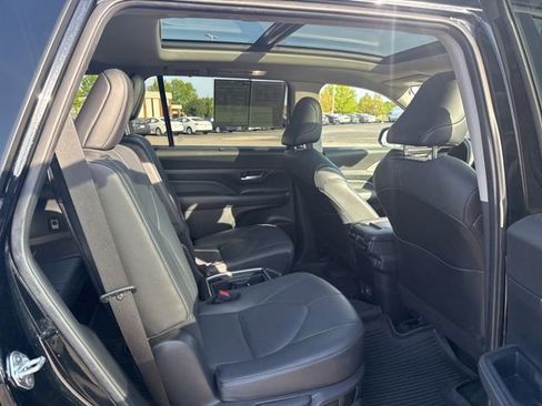 Used 2024 Toyota Grand Highlander Platinum image 16
