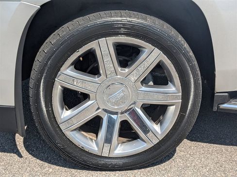 Used 2017 Cadillac Escalade Luxury image 10