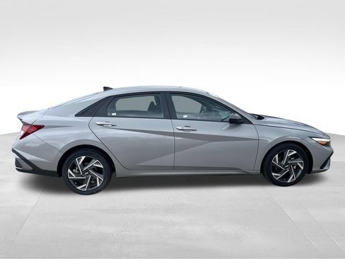 Used 2025 Hyundai Elantra Sport w/ Cargo Package FWD image 9