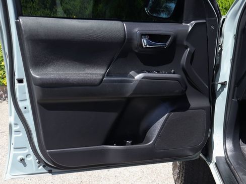 Used 2023 Toyota Tacoma TRD Off-Road w/ Technology Package RWD image 18