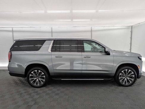 Used 2025 Chevrolet Suburban High Country w/ Sun And Tow Package image 7