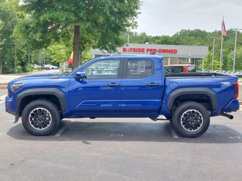 Certified 2025 Toyota Tacoma TRD Off-Road AWD/4WD image 6