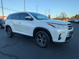 Used 2019 Toyota Highlander LE video 1