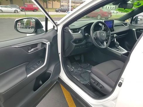 Used 2023 Toyota RAV4 SE image 13