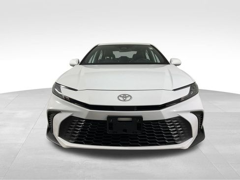 Used 2025 Toyota Camry SE FWD image 3
