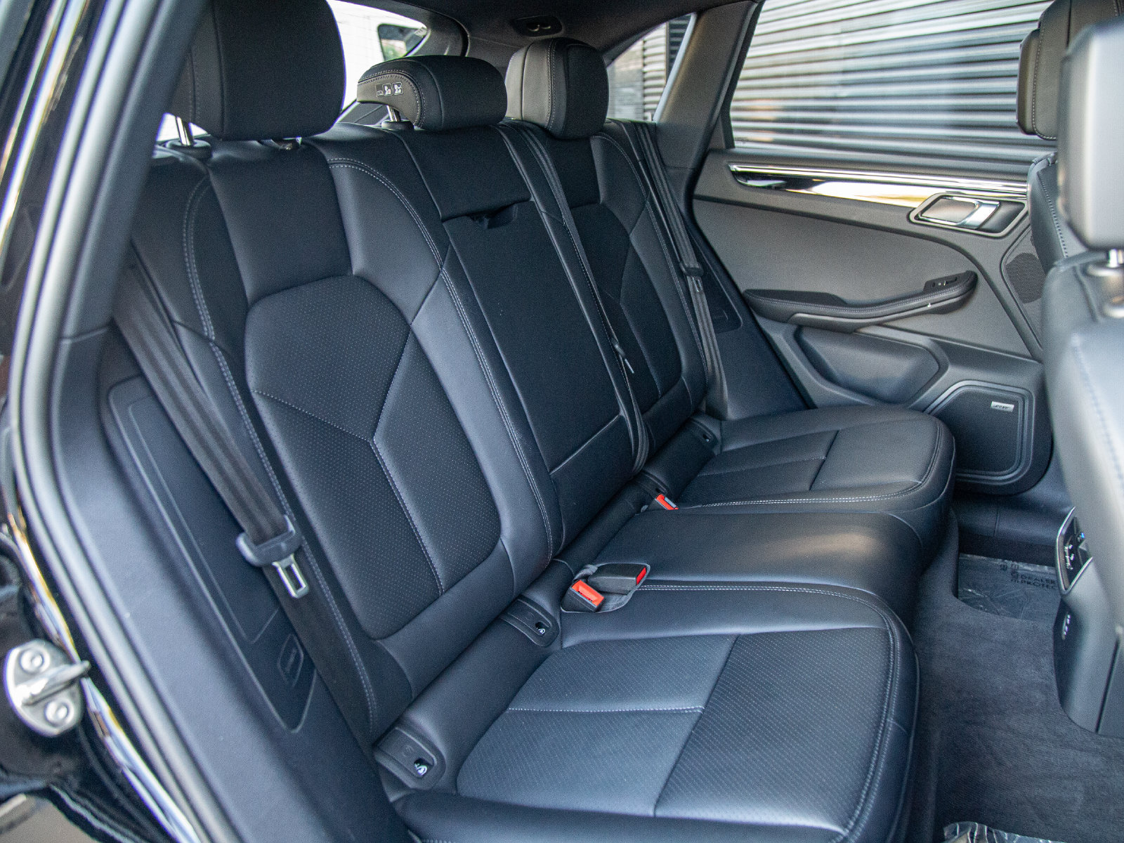 Certified 2026 Porsche Macan AWD/4WD image 25