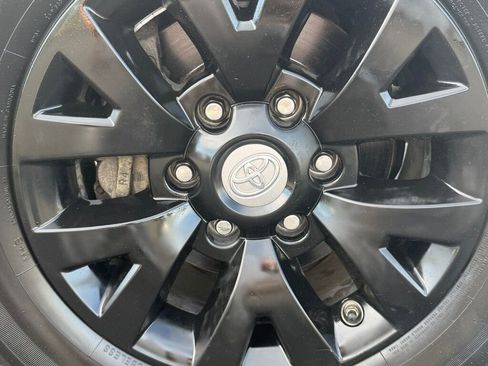 Used 2018 Toyota Tacoma SR5 RWD image 42